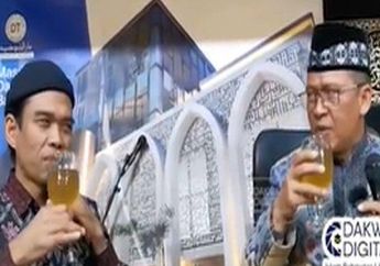 Diajak Aa Gym Minum Di Tengah Kajian dengan Cara Tak Lazim, Reaksi Ustaz Abdul Somad Sungguh Tak Disangka-sangka, Ada Apa?