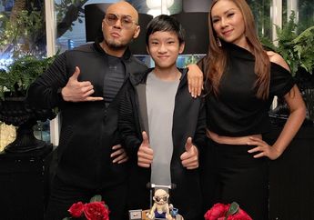 Sudah Cerai, Ini 5 Foto Harmonis Deddy Corbuzier & Kalina Oktarani Bersama Azka Corbuzier!