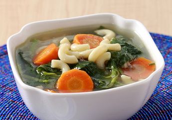 Resep Sop Bayam Makaroni Enak, Sajian Makan Malam Instan Akhir Pekan