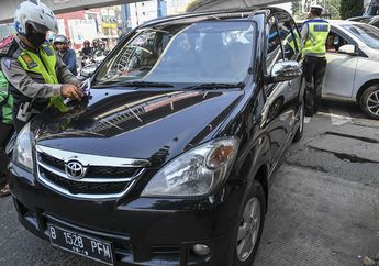 Perluasan Ganjil Genap di Jakarta, Ragam Foto Aksi Tilang Polisi. Mulai Dari Pengemudi yang Pasrah Hingga Protes Keras yang Menguji Kesabaran Polisi