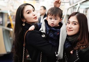 Kontras dengan Sang Kakak yang Glamor Bak Princess, Ternyata Adik Sandra Dewi Harus Jadi Karyawan di Sini Demi Sesuap Nasi