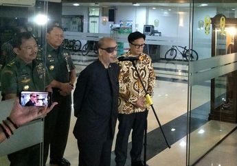 Curi Perhatian dengan Penutup Mata, Thareq Habibie Bikin Penasaran. Tapi, Ada Warganet yang Sodorkan Alasan Menarik Ini...
