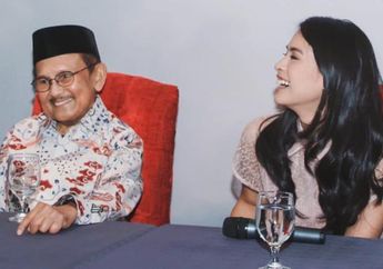 Dekat Karena Film, Ini 7 Potret Manis Maudy Ayunda dengan Eyang Habibie