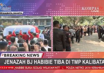Jenazah BJ Habibie Diturunkan ke Liang Lahat