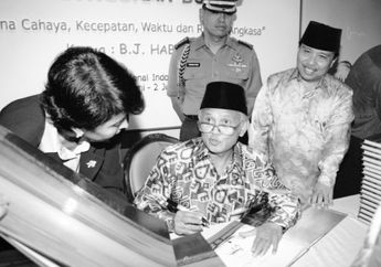 Berbekal Otak Jenius, BJ Habibie Bikin Karya Fotografi dengan Teknik dan Detil yang Presisi. Subyek Fotonya Tak Jauh-jauh dari Tempat Ini...