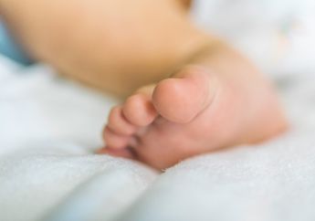 Tiba-tiba 'Lompat' dari Rahim Sang Ibu, Bayi Ini Buat Seisi Ruangan UGD Terkejut, Kesigapan Dokter Buat Terpukau