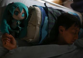 Ada-ada Saja, Laki-laki Jepang Ini Mengaku Telah Menikahi Sesosok Karakter Anime. Mengapa Makin Banyak Anak Muda Jepang yang Jatuh Cinta Pada Karakter Anime?