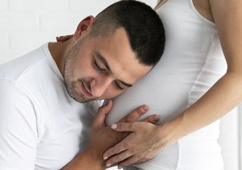 Jangan Nyesel karena Telat Tahu, Ternyata Kebiasaan Sederhana Dads Saat Moms Hamil Ini Picu Si Kecil Cerdas Sejak dalam Kandungan
