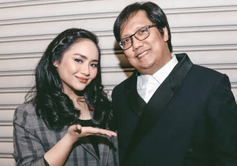 Selalu Sayang Papa. Ini 6 Momen Gita Gitawa & Erwin Gutawa yang Manis!