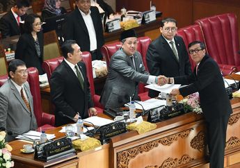 Dulu Berseteru, Kini Fahri Hamzah dan Fadli Zon Akur dengan Pemerintah. Gara-gara Ini, Mereka Bisa Berfoto Ceria dengan Utusan Presiden Jokowi!