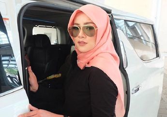 Olla Ramlan Beri Bonus ke Driver Taksi Online, Padahal Kelar Tabrak Mobil Mewahnya