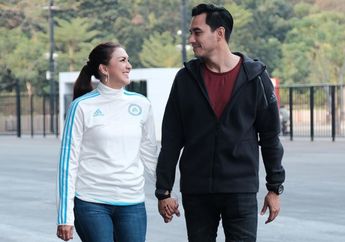 Peluk Mesra sang Istri di Tepi Danau, Darius Sinathrya Tulis Puisi Super Romantis: Aku Akan Ada Untukmu Sepanjang yang Kamu Mau..