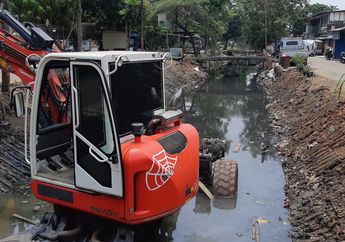 Hujan yang Tak Kunjung Datang, Kekeringan Sudah Jadi Nyata Bagi Warga Jakarta. Sampai Kapan Mereka Bisa Bertahan dengan Bantuan Air Bersih?