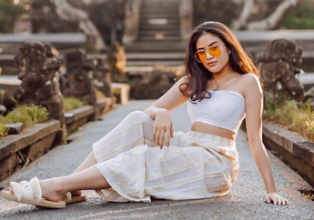 7 Outfit Putih Sadhenna Sayanda, Pacar Cucu BJ Habibie, Rafid Habibie!