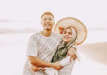 Rayakan 4 Tahun Pernikahan, Nycta Gina dan Rizky Kinos Jalan-jalan Berdua di Singapura