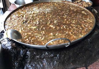 Jangan Jijik Ya! Resep Rahasia Restoran Super Ramai Ini Ternyata Rebusan Kaldu yang Sama, Sudah Digunakan Selama 45 Tahun