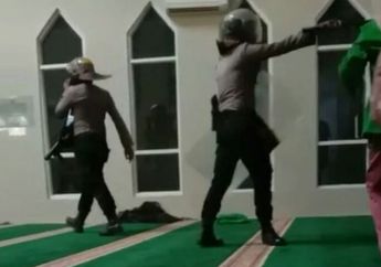 Polda Sulsel Minta Maaf Usai Video Polisi Masuk Masjid Pakai Sepatu Kejar Mahasiswa Saat Demo di Makassar Viral