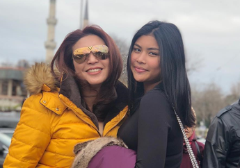 8 Foto Putri Ketua DPR Bambang Soesatyo, Debby Pramestya. Mirip Aurel Hermansyah