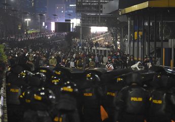 Saat Demo Ricuh, Pasukan Marinir Turun Lapangan. Foto dan Video Damai Mereka dengan Massa Mahasiswa Ingatkan Kita Pada Aksi 1998
