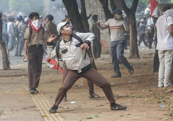 Derita Batin Ibunda Akbar Alamsyah, Korban Ricuh Demo DPR yang Pergi untuk Selamanya: Bangun, Ayuk Mama Masakin...