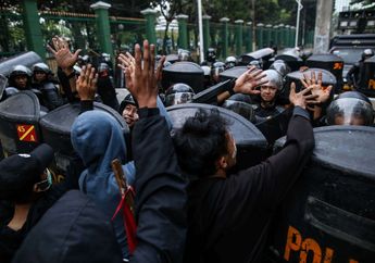 Sedikitnya Tiga Demonstran Meninggal, Puluhan Luka-luka, Intimidasi Wartawan, Mengapa Polisi Abaikan Perintah Jokowi Hingga Bertindak Keras dalam Aksi Mahasiswa Kali Ini?