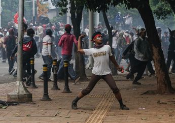 Lewat Penelusuran Seksama, Demo Bayaran Pelajar di Gedung DPR Terbongkar. Ongkos Tak Dapat, Cukong Malah Hilang