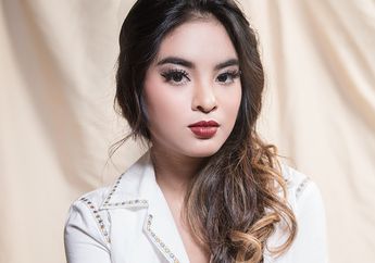 Ayu Tenan! Ini 5 Gaya Cicit Soekarno, Syandria Kameron Pakai Batik!