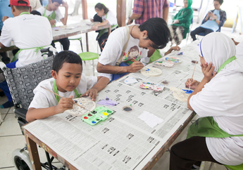 Berkisah Pendidikan Bagi Anak Berkebutuhan Khusus, Deretan Foto Ini Bikin Kita Terharu Pada Semangat Luhur Sang Guru