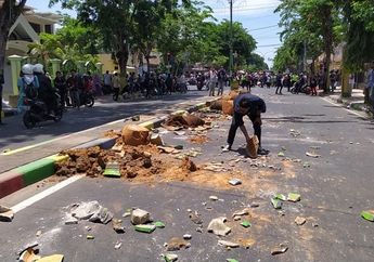 Demo di Jakarta Berujung Rusuh, Mahasiswa, Anggota Dewan dan Polisi Pamekasan Malah Lakukan Ini. Kondisi Pun Jadi Adem