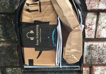 Ngeselin Banget! Ini 9 Aksi Asal-asalan Kurir Saat Nganterin Paket!