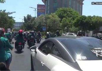 Tampil Beda dan Mewah, Mahasiswa Demo di Gedung DPRD Pakai Mobil Sport Putih, Harga Sekennya Hingga Rp 500 Jutaan