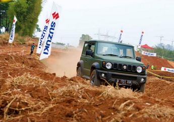 Seperti Ini Ketika Suzuki Jimny Langsung Diajak Main Tanah di Trek Offroad