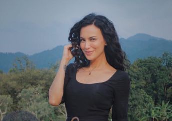 Selalu Bungkam Prihal Hubungannya dengan Beberapa Pria, Artis Cantik Ini Justru Pamer Kemesraan: Instagram Kan Bukan Demokrasi!