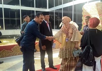 Jadi Bintang Media Saat Pelantikan, Apa Alasan Mulan Jameela Pakai Baju Bodo Rancangan Mantan Arsitek Muda Ini? Foto-foto Anggunnya Bikin Heboh!