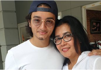 Sweet Banget, Ini 6 Bukti Kedekatan Bryan Domani dengan Sang Mama!