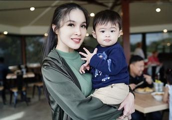 Dikenal Tajir Melintir, Sandra Dewi Tak Malu Ngaku Bawa Makanan Rumah Saat Bawa Anaknya Makan di Kafe!
