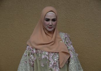 Tak Banyak Bicara Soal Pelantikan, Mulan Jameela Berikan Alasan Kenakan Baju Bodo Rancangan Didiet Maulana. Lihat Deretan Foto Cantiknya di DPR RI!