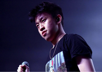 Selain Chungha, Rich Brian Juga Kolaborasi dengan Banyak Musisi Dunia!