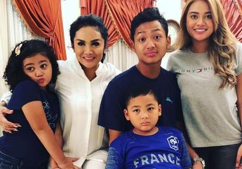KD Blak-Blakan Sebut Sosok Ini yang Memintanya Jadi Anggota DPR Saat Ngobrol di Meja Makan, Azriel Langsung Minta Hati-Hati! Kenapa?