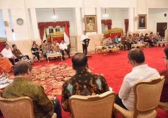 Rapat Kabinet Terakhir, Para Menteri Jokowi Ini Tertangkap Kamera Mencatat di Buku Kecil. Tapi, Ada Satu Menteri Pakai Gadget Keren...