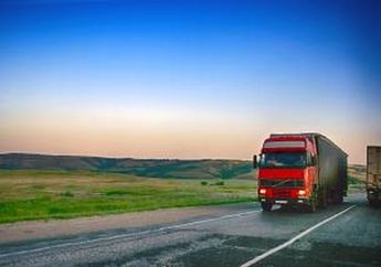 Ladies Suka Berkendara Sebelahan Sama Truk? Yuk Intip Blind Spotnya yang Bisa Meminimalisir Kecelakaan