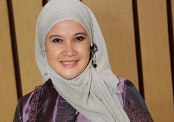 Putuskan Untuk Hijrah dan Pasrah Lantaran Tak Kunjung Menikah, Artis Lawas Ini Kini Pilih Buka Warung untuk Sambung Hidup di Usia Tua