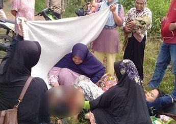 Suami Tak Tega Bawa Istri yang Terus Menjerit Lewati Jalanan Rusak, Seorang Ibu Terpaksa Melahirkan di Pinggir Jalan, Hanya Ditutupi Selembar Kain Tipis