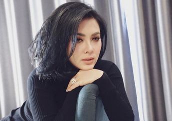 Seakan Ogah Dibilang Diusir Saat di Singapura, Syahrini Beri Penjelasan Sambil Makan di Atas Jet Pribadi Milik Mertua
