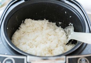 Bingung Nasi Kerap Basi di Dalam Rice Cooker? Penyebabnya Ternyata Sangat Sepele!