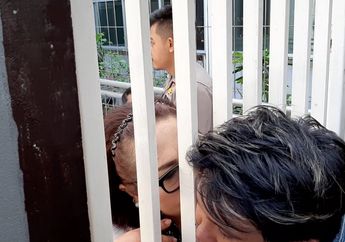 Dari Balik Jeruji Besi, Nunung Tak Henti Ciumi Pipi Anaknya