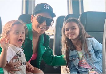 Tak Siapkan Kado Natal Spesial untuk Kedua Buah Hatinya, Melaney Ricardo: Bagi Chloe dan Courage yang Penting Mommy-nya Ada Waktu Buat Mereka..