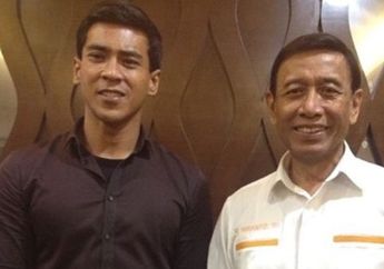 Demi Cari Makan, Artis Ini Sempat Jadi Ajudan Wiranto Selama Beberapa Hari & Ungkap Sifat Aslinya: 'Seorang yang Gagah Juga Bisa Lelah'