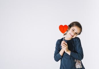 #LovingNotLabelling: Bebaskan Anak Perempuan dari Label 'Cantik', Begini Cara Agar Si Kecil Termotivasi Tak Terbatas Gender!