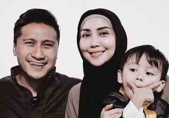 Minta Maaf karena Tak Buat Pesta Ulang Tahun Meriah, Arie Untung Beri Kado Mewah Ini untuk Fenita Arie